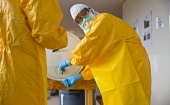 У второго работника больницы в Техасе нашли вирус Эбола