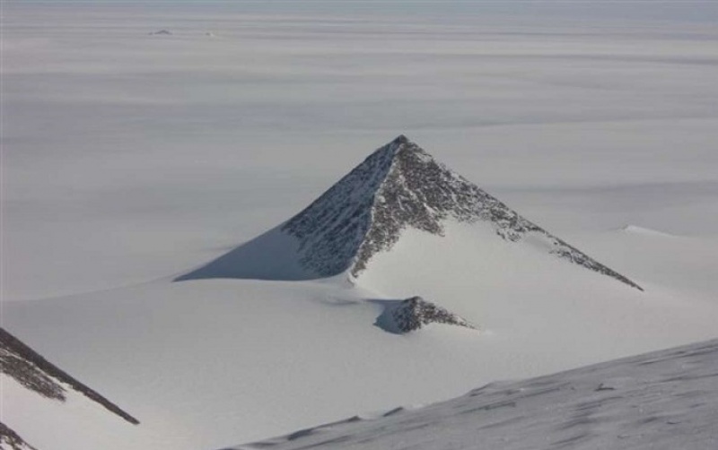 На Аляске под толщей льда обнаружили древнейшие пирамиды,