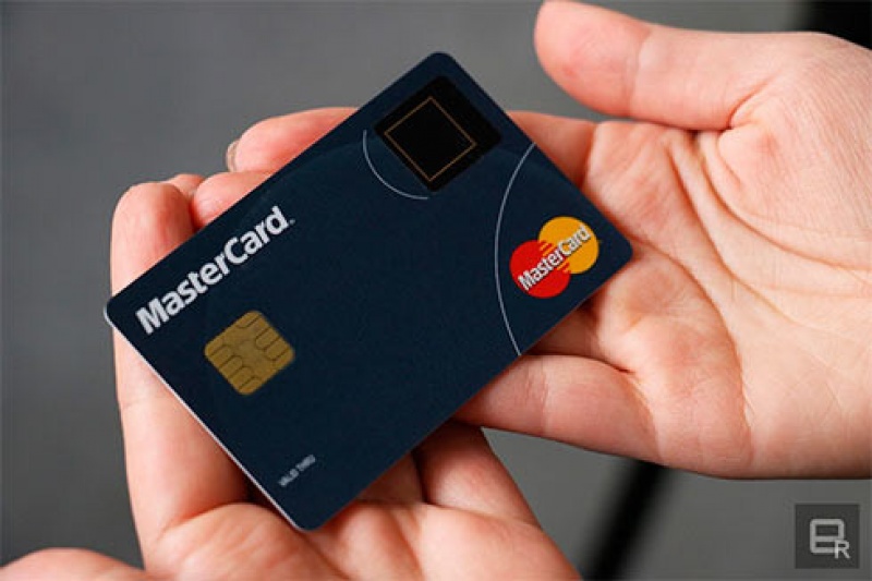 MasterCard выпустила биометрическую кредитную карту со встроенным датчиком отпечатков