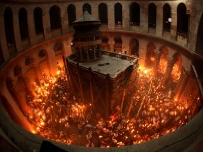 Сошествие благодатного огня в иерусалимском храме Воскресения Христова